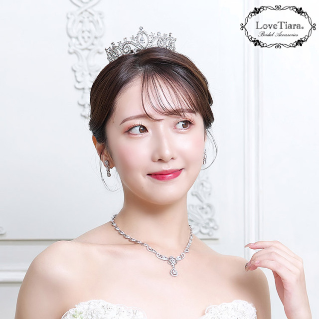 プリンセスジルコニアネックレス＆イヤリング／ピアスセット 着用イメージ