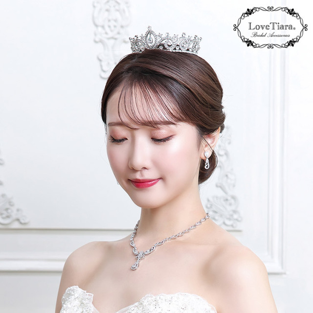 プリンセスジルコニアネックレス＆イヤリング／ピアスセット 着用イメージ