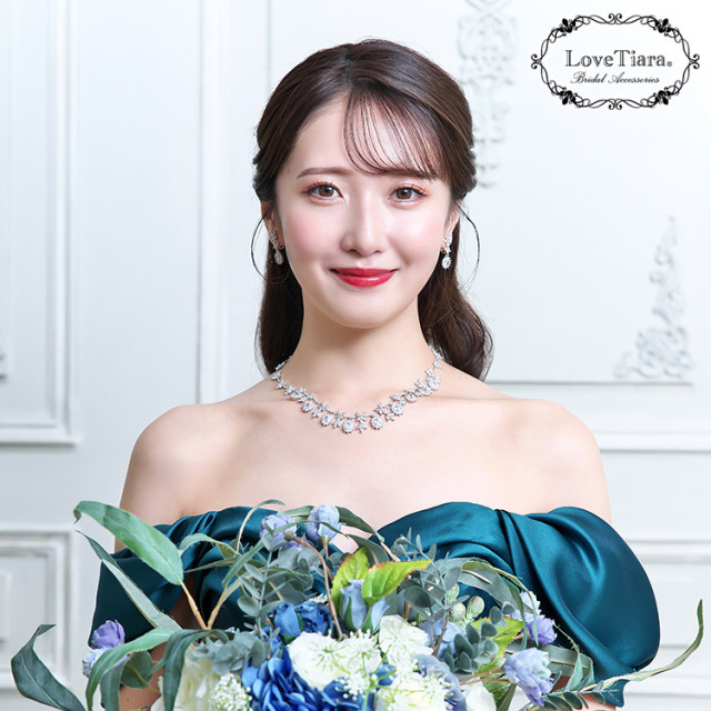 イノセントジルコニアネックレス＆イヤリング／ピアスセット 着用イメージ