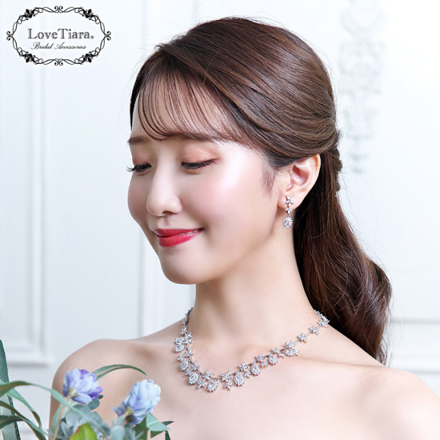 イノセントジルコニアネックレス＆イヤリング／ピアスセット 着用イメージ