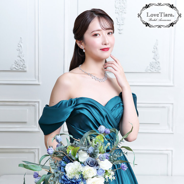 イノセントジルコニアネックレス＆イヤリング／ピアスセット 着用イメージ