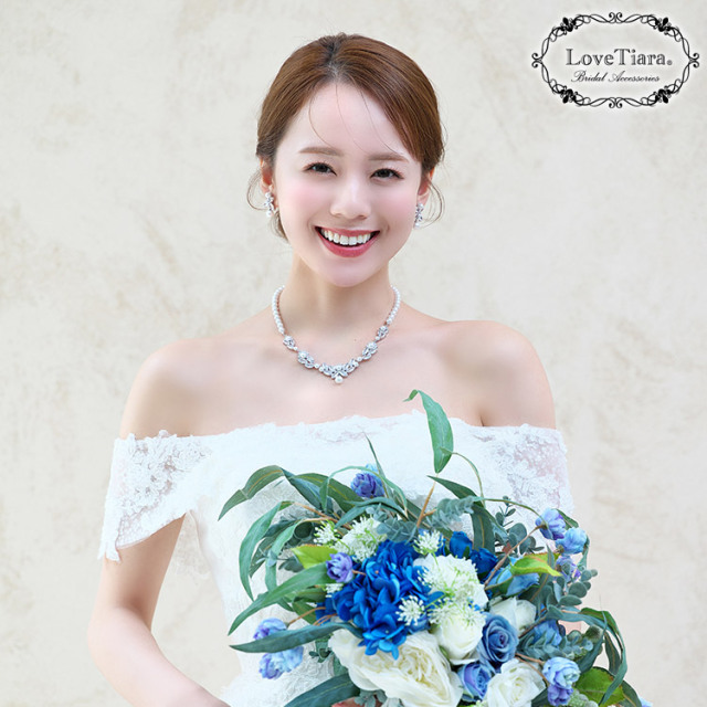 マーガレットジルコニアネックレス＆イヤリング/ピアスセット 着用イメージ