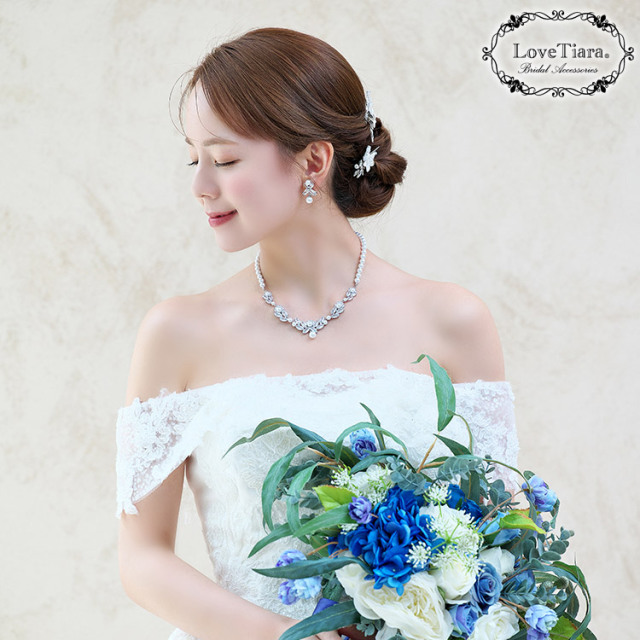 マーガレットジルコニアネックレス＆イヤリング/ピアスセット 着用イメージ