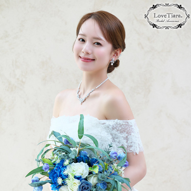 マーガレットジルコニアネックレス＆イヤリング/ピアスセット 着用イメージ