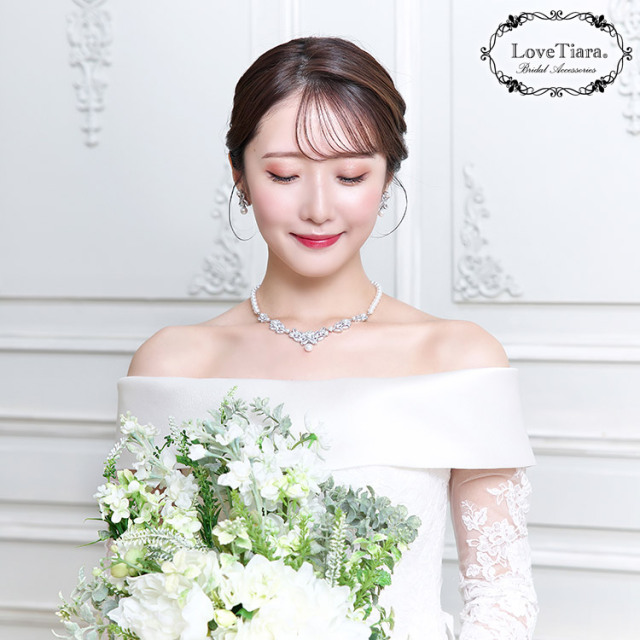 マーガレットジルコニアネックレス＆イヤリング/ピアスセット 着用イメージ