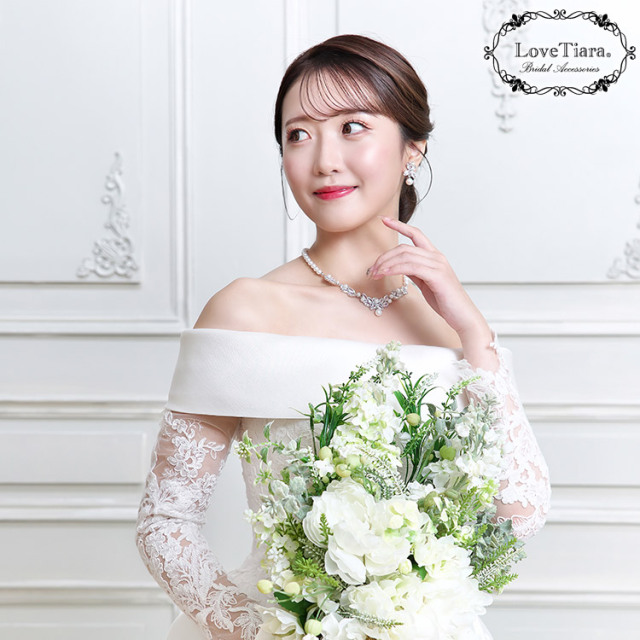 マーガレットジルコニアネックレス＆イヤリング/ピアスセット 着用イメージ