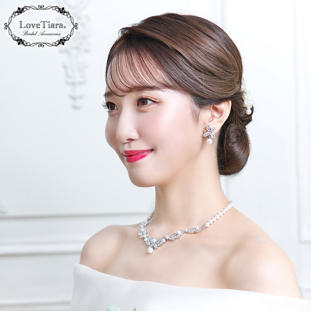 マーガレットジルコニアネックレス＆イヤリング/ピアスセット 着用イメージ