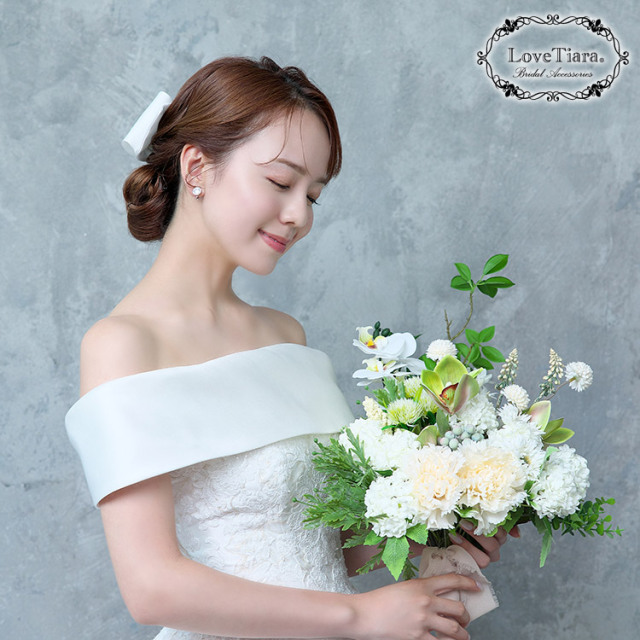 ラウンドジルコニアイヤリング／ピアス 着用イメージ