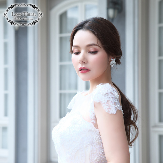 リュバンジルコニアイヤリング／ピアス 着用イメージ