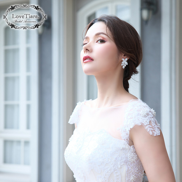 リュバンジルコニアイヤリング／ピアス 着用イメージ