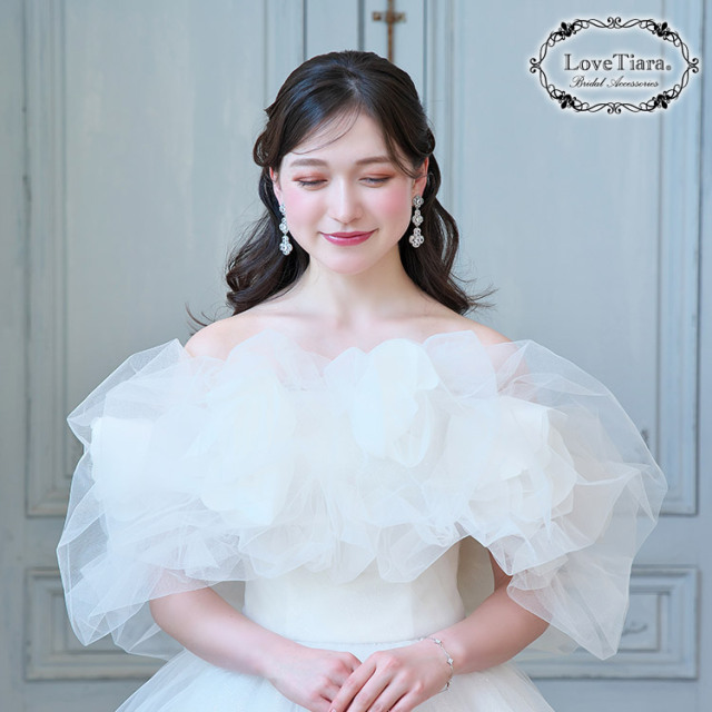 エバーラスティングジルコニアイヤリング／ピアスを着用した女性のイメージ