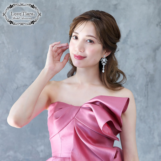 エヴァンジェリンジルコニアイヤリング／ピアス 着用イメージ