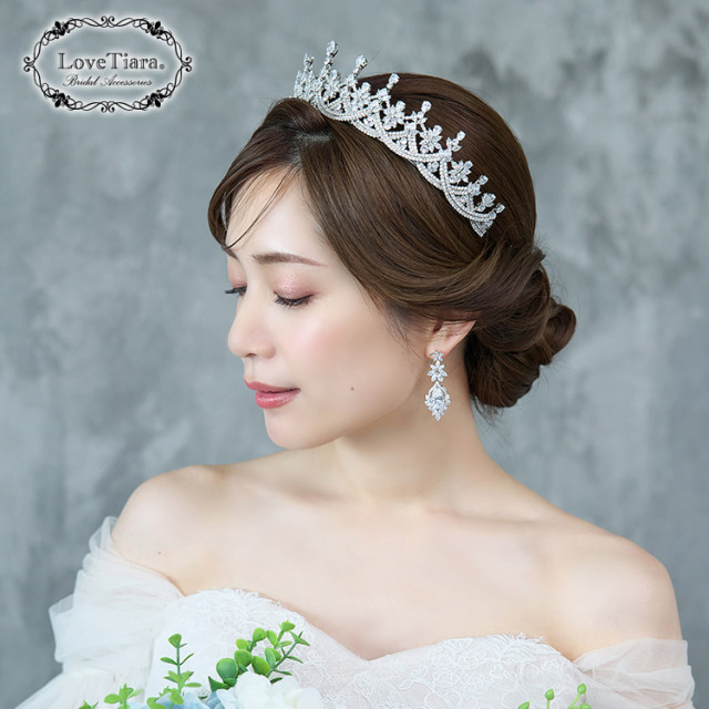 セレニティジルコニアイヤリング／ピアス 着用イメージ