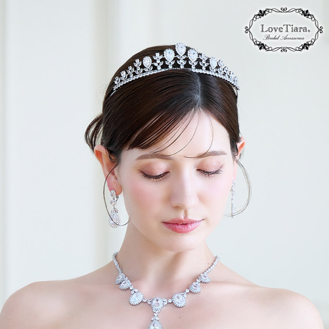 ラディアントジルコニアティアラの着用イメージ