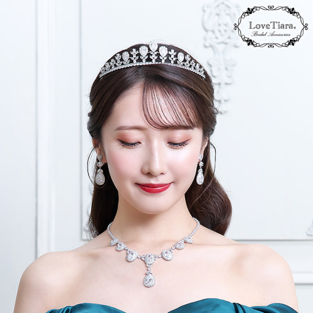 ラディアントジルコニアティアラの着用イメージ