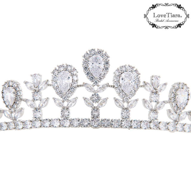 ラディアントジルコニアティアラのディティール