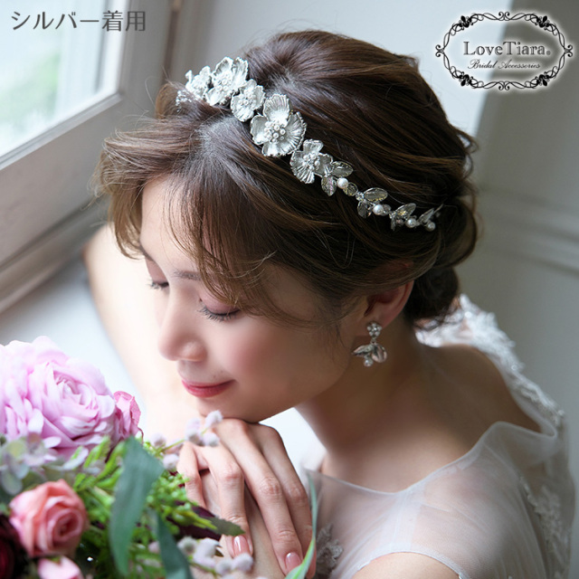 ブロッサムクラウンティアラ＆イヤリング／ピアスセット 着用イメージ