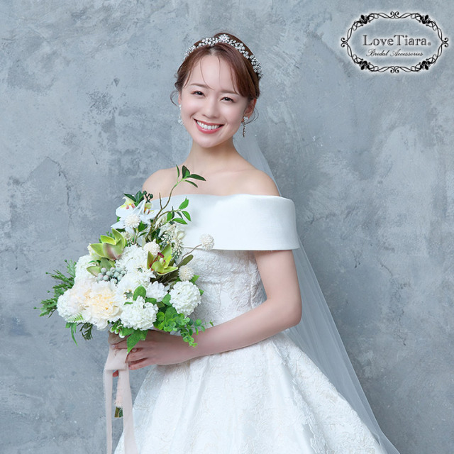 ブルームクラウンティアラ＆イヤリング／ピアスセット 着用イメージ