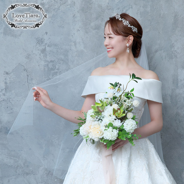 ブルームクラウンティアラ＆イヤリング／ピアスセット 着用イメージ