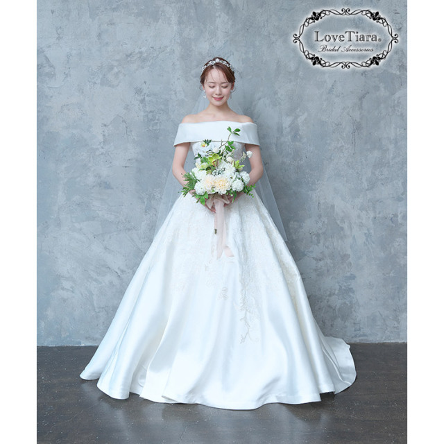 ブルームクラウンティアラ＆イヤリング／ピアスセット 着用イメージ