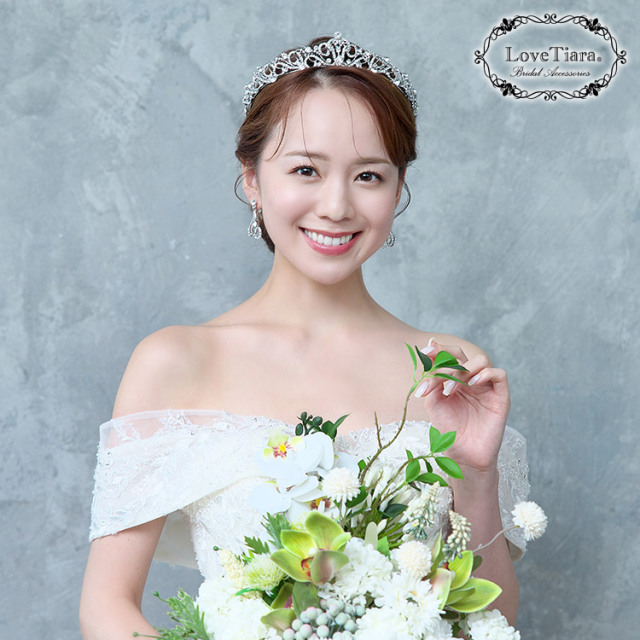 クラシカルクラウンティアラ＆イヤリング／ピアスセット 着用イメージ