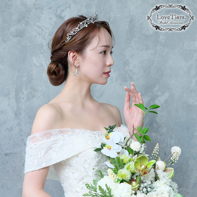 クラシカルクラウンティアラ＆イヤリング／ピアスセット 着用イメージ