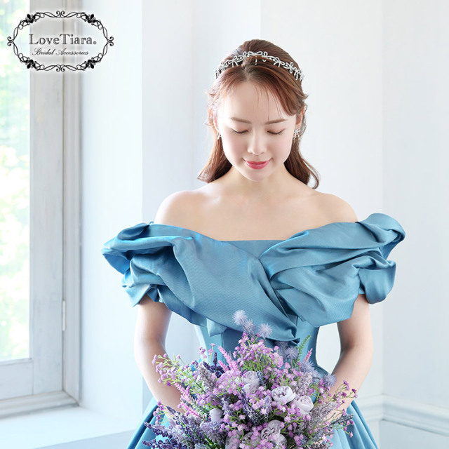 リボンクラウンティアラ＆イヤリング／ピアスセット 着用イメージ