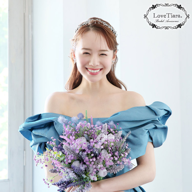 リボンクラウンティアラ＆イヤリング／ピアスセット 着用イメージ