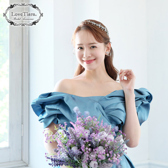 リボンクラウンティアラ＆イヤリング／ピアスセット 着用イメージ