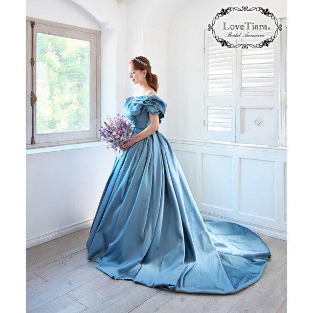 リボンクラウンティアラ＆イヤリング／ピアスセット 着用イメージ