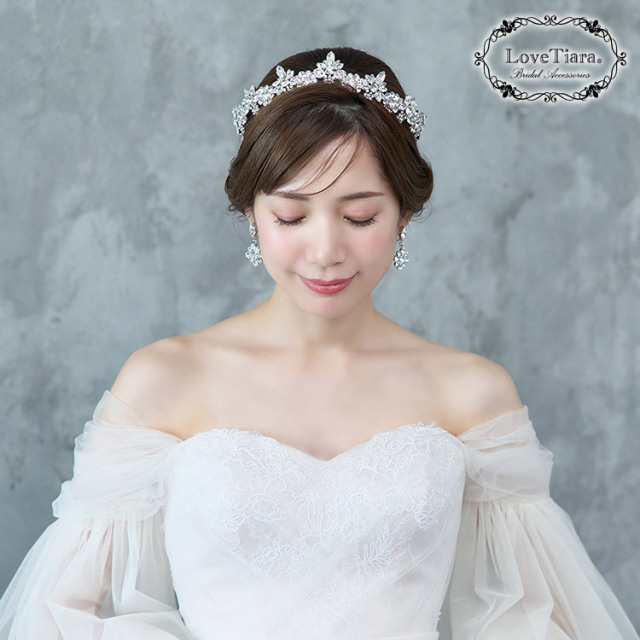 ブリリアントクラウンティアラ＆イヤリング／ピアスセット 着用イメージ