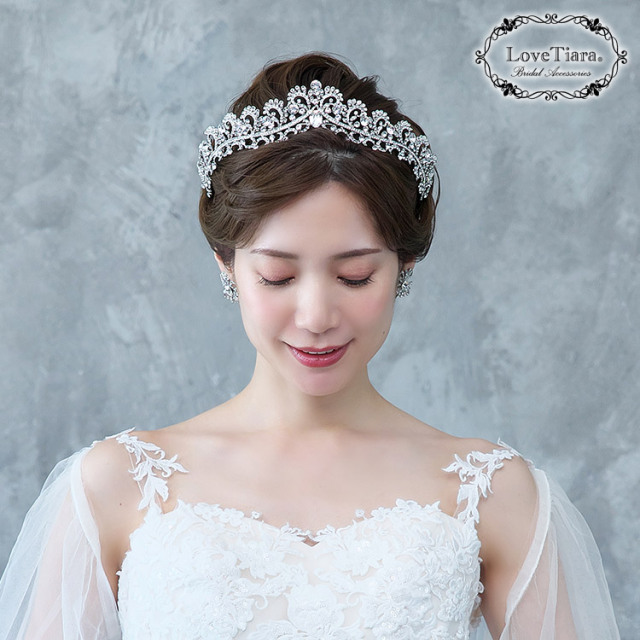 アラベスククラウンティアラ＆イヤリング／ピアスセット 着用イメージ