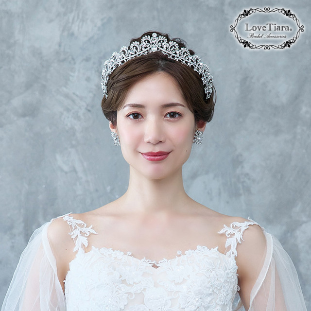 アラベスククラウンティアラ＆イヤリング／ピアスセット 着用イメージ