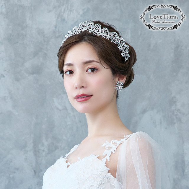 アラベスククラウンティアラ＆イヤリング／ピアスセット 着用イメージ