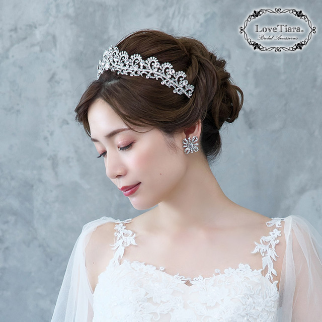 アラベスククラウンティアラ＆イヤリング／ピアスセット 着用イメージ