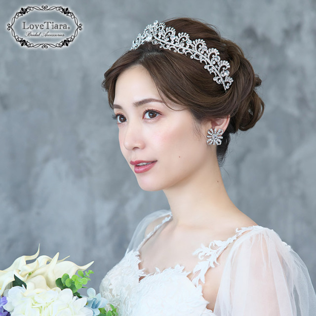 アラベスククラウンティアラ＆イヤリング／ピアスセット 着用イメージ