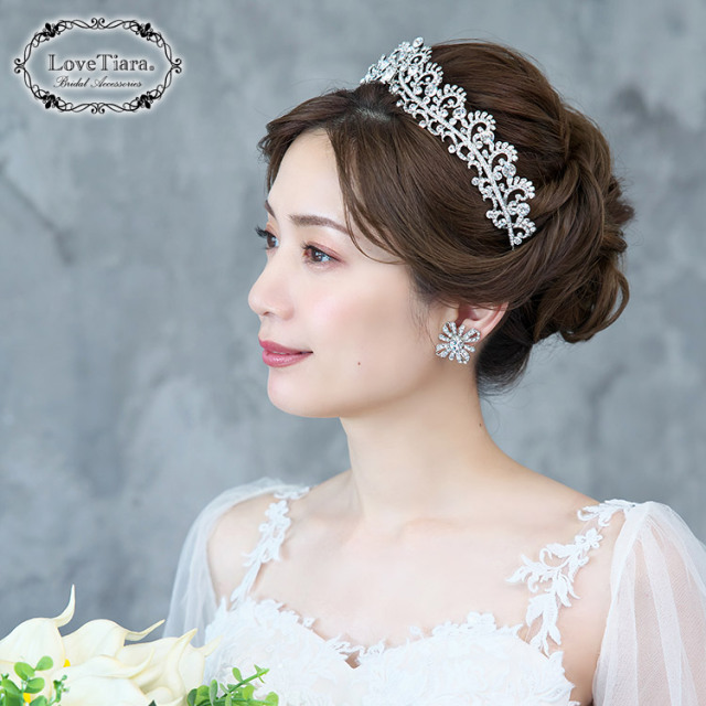 アラベスククラウンティアラ＆イヤリング／ピアスセット 着用イメージ