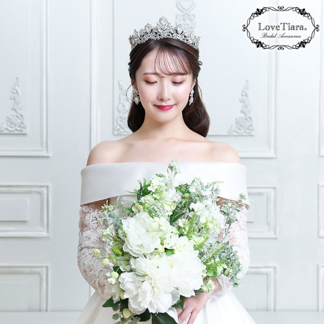 マジェスティッククラウンティアラ＆イヤリング／ピアスセット 着用イメージ