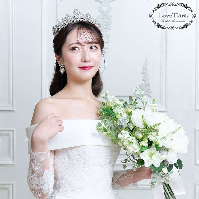 マジェスティッククラウンティアラ＆イヤリング／ピアスセット 着用イメージ