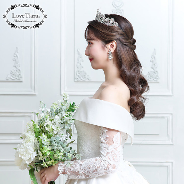 マジェスティッククラウンティアラ＆イヤリング／ピアスセット 着用イメージ