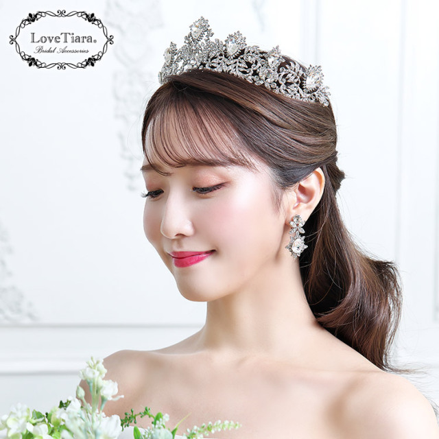 マジェスティッククラウンティアラ＆イヤリング／ピアスセット 着用イメージ