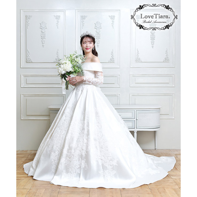 マジェスティッククラウンティアラ＆イヤリング／ピアスセット 着用イメージ