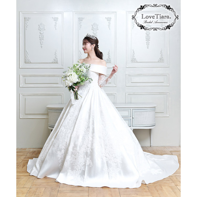 マジェスティッククラウンティアラ＆イヤリング／ピアスセット 着用イメージ