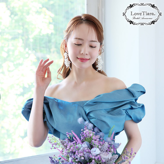 ホワイトフラワーイヤリング/ピアス 着用イメージ