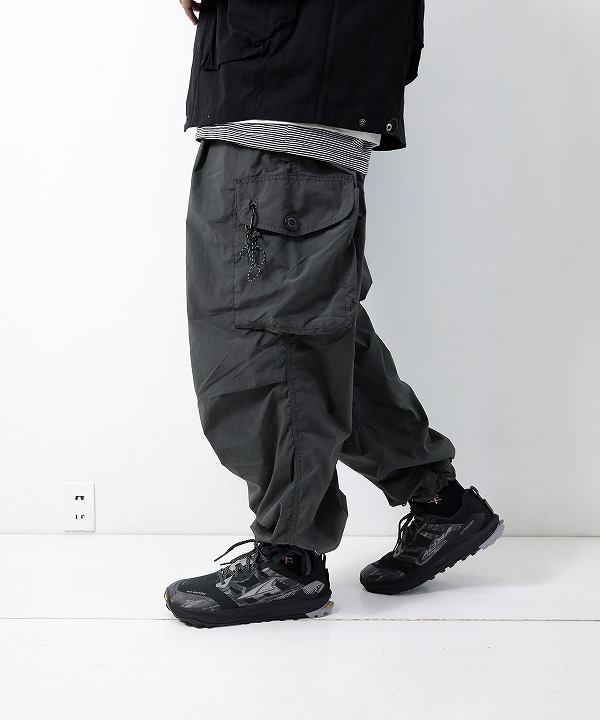アンドワンダー/and wander   oversized cargo pants