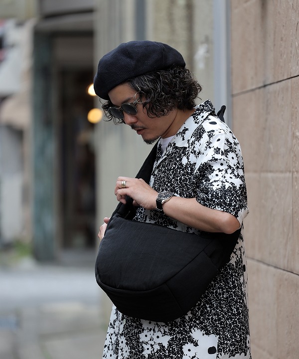 イッチ/ITTI  ANNIE PUFFER TOWN MOON BAG / CERATO BRIGHT