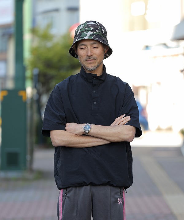 マニュアルアルファベット/Manual Alphabet   LIGHT SHELL S/S SNAP SHT（全2色）