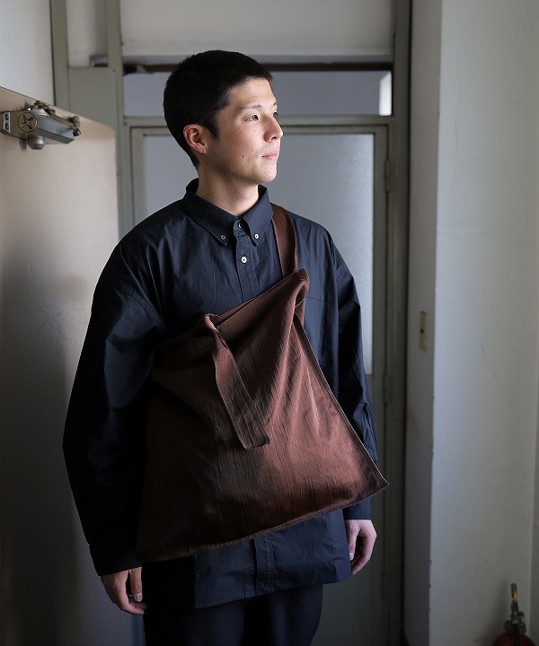 イッチ/ITTI 　MARY INSIDE OUT TOTE - L / CERATO BRIGHT（全２色）