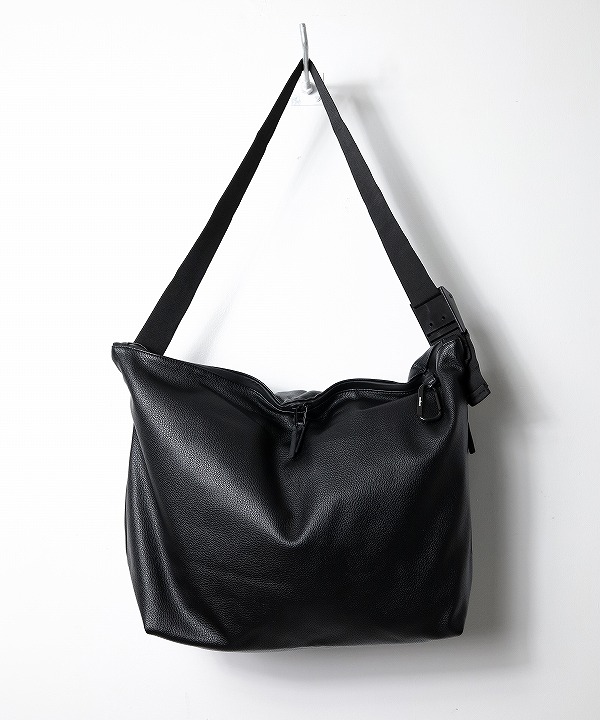 メルタム/meltum　Leather Messenger Bag