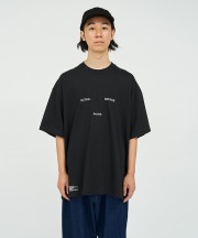 フレッシュサービス × アクチュアルソース/FreshService × ACTUAL SOURCE    CORPORATE S/S TEE "ASB"（全２色）